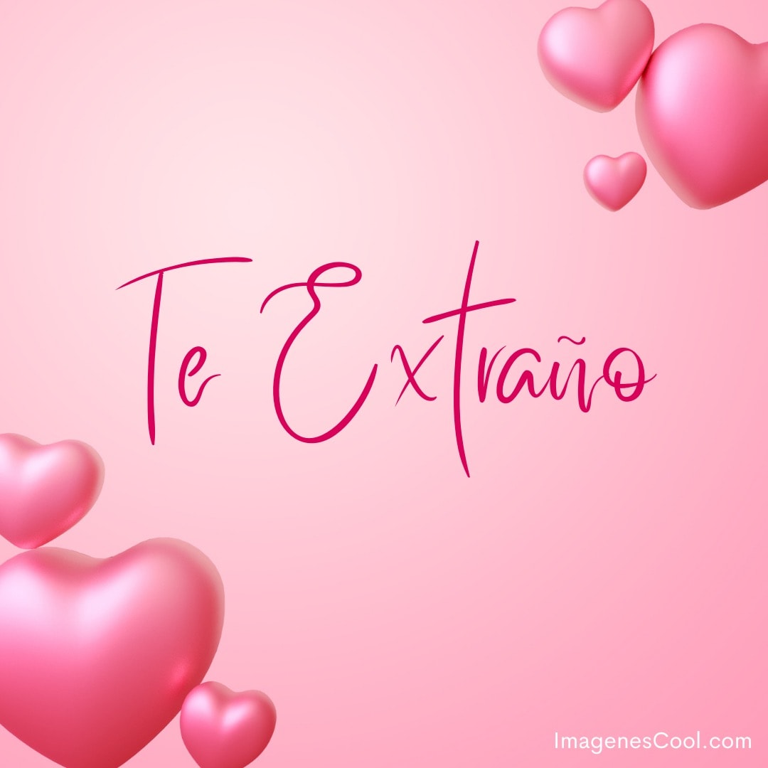 Fondo rosa con corazones y las palabras 'Te Extraño' en letra cursiva elegante